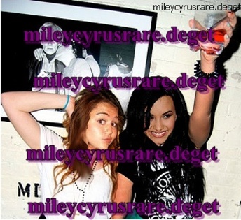 me and dems - a very very rare pic with miley and demi