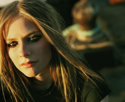 Avril-UMS-photoshoot-avril-lavigne-17602866-400-326