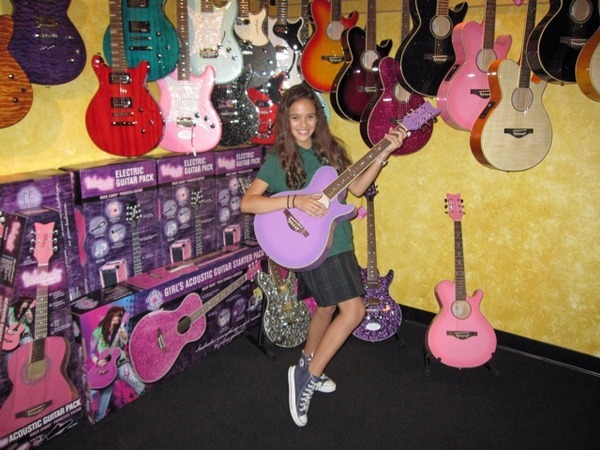 A lot of u have asked 2 see a pic of my AMAZING guitar so here it is