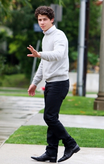 normal_NickGreySweater0306-004 - Nick-waves at the papz as he leaves his house