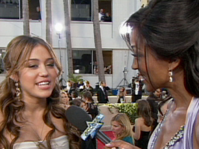 82666_2009-golden-globes-miley-cyrus-talks-john-travolta-family-tragedy