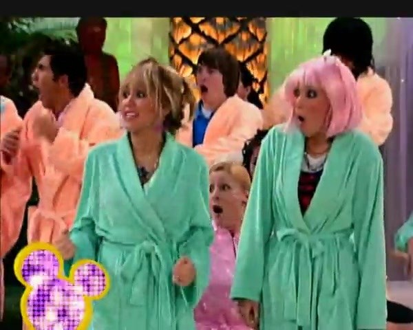 CA5KQ91B 0071 - x Hannah Montana Season Finale Sneak Peek Ad