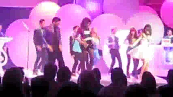 SELENA GOMEZ Performs Live with BELLA. ZENDAYA and Entire SHAKE IT UP Cast! 030