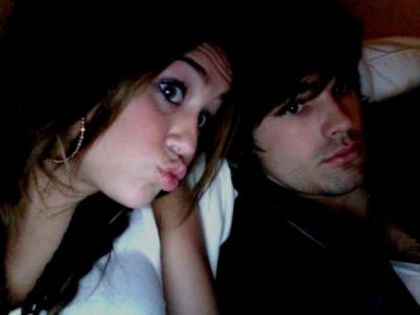 Miley Cyrus - With Justin 2009 (19)