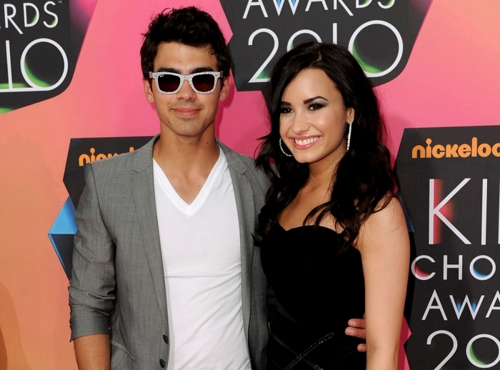 joe with glasses - Attends 2010 Kids Choice Awards