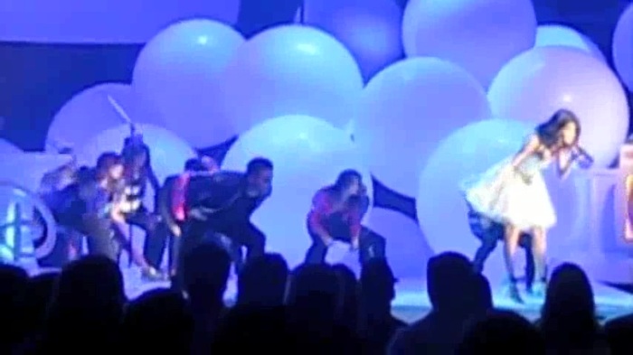 SELENA GOMEZ Performs Live with BELLA. ZENDAYA and Entire SHAKE IT UP Cast! 139