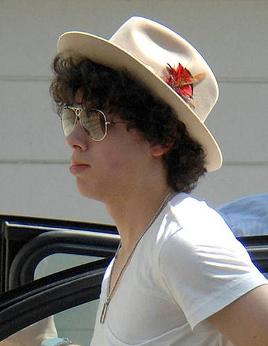 2417526983_9690723b36 - Nick with hat