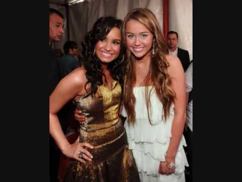 0 - Demi Lovato Attends 2009 Kids Choice Awards