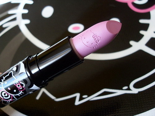 i love this lipstick...with hello kitty