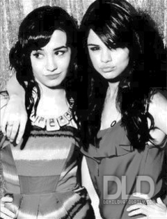 pics-from-people-the-selena-and-demi-edtion-selena-gomez-and-demi-lovato-7927193-239-314
