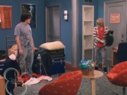 ahh (43) - The suite life on Deck Episode 01