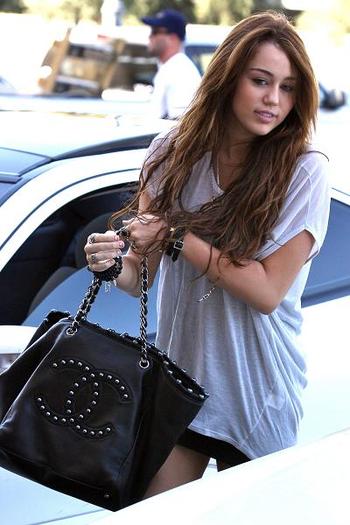 miley_cyrus_001_wenn5356996