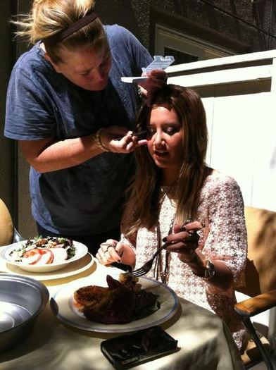 This is what I look like eating lunch (Karan my makeup artist is putting my eye lashes on)