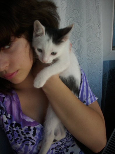 me and Bijou my kitty - 00hi guys