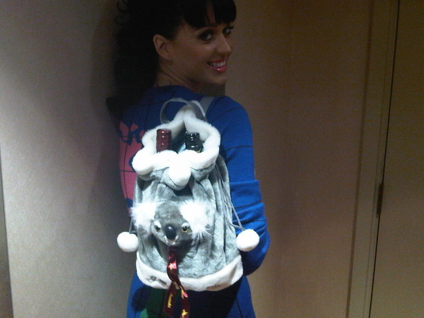 Just showed 2 my hotel & they sent up the CUTEST koala wine holder. New purse,YES! SCORE! Don\'t b j - me