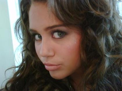 Miley Cyrus ;x (1)