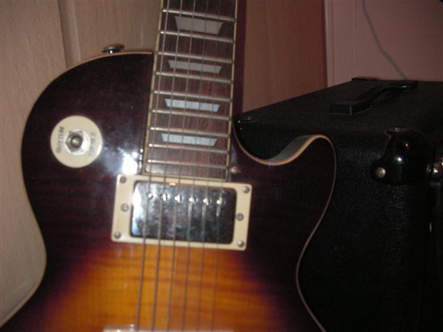 SANY0392 - Guitar and amp combo