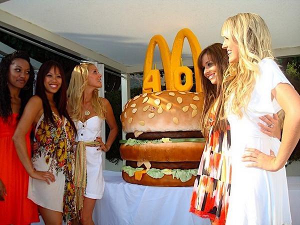 40th anniversary of the Big Mac.. thats a big big mac cake! - me