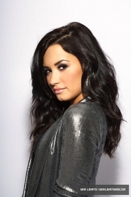 Demi-Photoshoot-demi-lovato-16943494-266-399