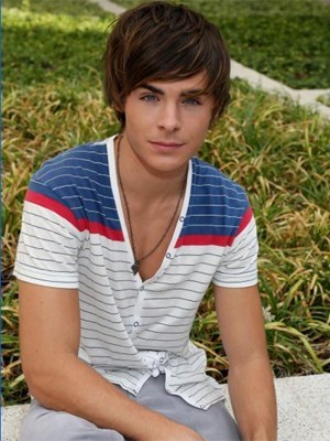 Zac_efron_spain_photo_shoot_grass_background_serious_300x400_240608