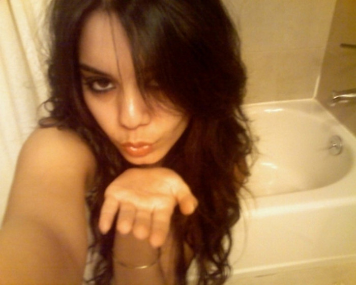 Vanessa-Hudgens-Leaked-Photos-2011-4[1]
