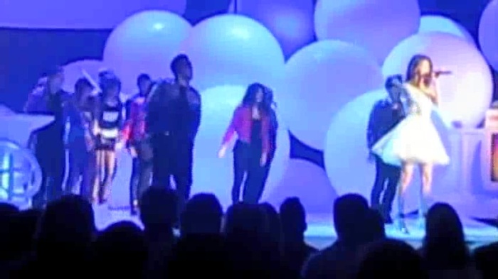 SELENA GOMEZ Performs Live with BELLA. ZENDAYA and Entire SHAKE IT UP Cast! 145