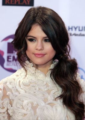 normal_013 - Selena Gomez Award Shows 2O11 November 16 Europe Music Awards