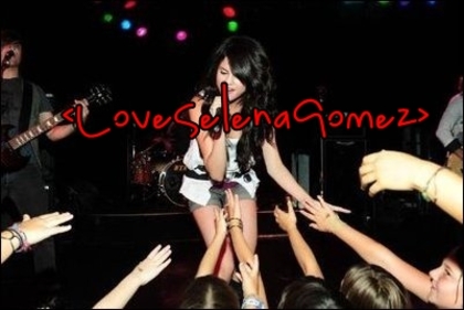 Selena Gomez in Concert (13)