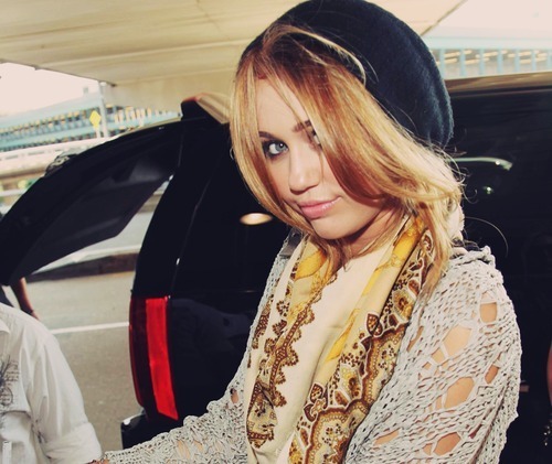 tumblr_lgkm67P6K01qg61hho1_500_large[1] - Miley Cyrus