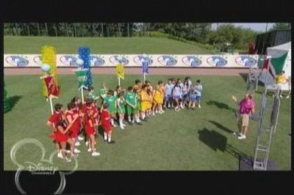 normal_027 - SGomez-Disney Channel Games Week 2 Screencaps