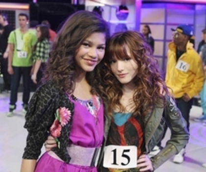 shake-it-up-zendaya-coleman-16850242-600-400_thumb