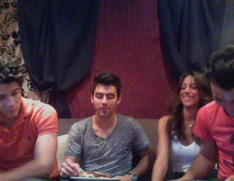 Jonas Brothers Live Chat (7)