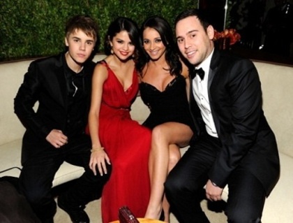 Justin-and-Selena-twitter-photo-VF-party[1]