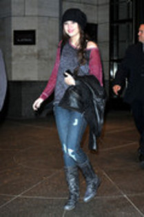 RGKWCPCQNOAWTIUBULN - Miley Cyrus Leaves Her New York Hotel