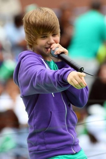 Justin_Bieber_1267178377_4