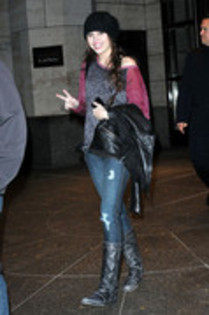 UPPKYYLGOAXXGJTPGYM - Miley Cyrus Leaves Her New York Hotel