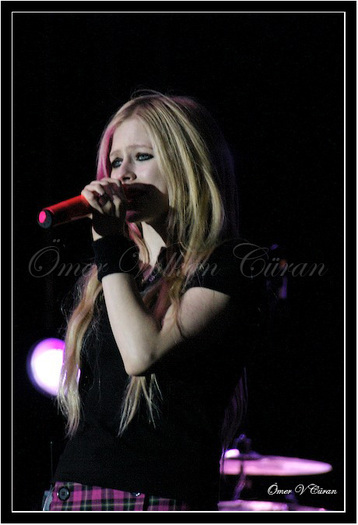 Avril_Lavigne_II_by_jevigar - 0 - - Hei - Hei - You