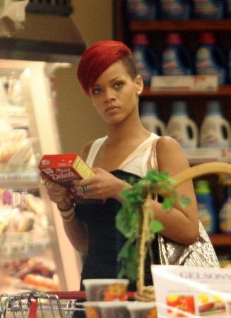 normal_002 (3) - x - Rihanna - x