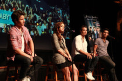 Attend Press Conference-With Jonas Brothers 6