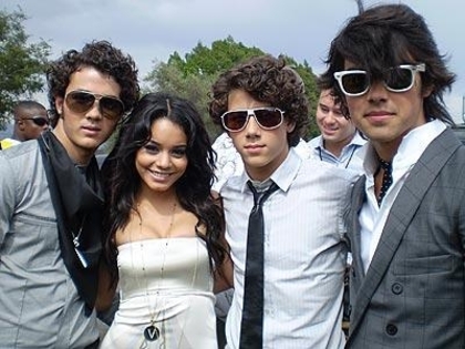 tb_500_mare_8523_jonas_brothers_2