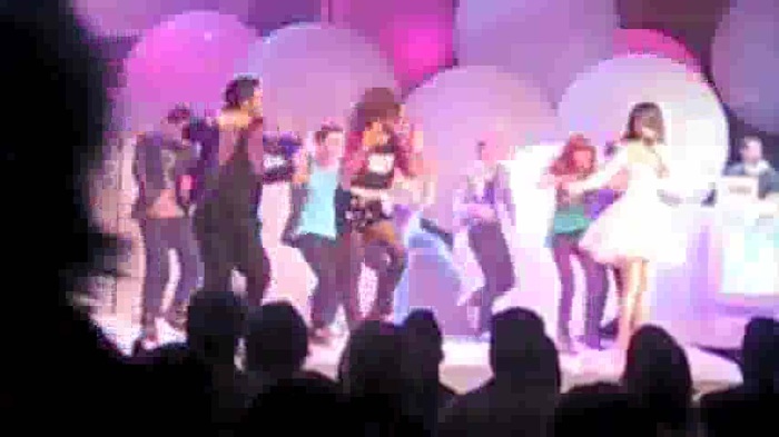 SELENA GOMEZ Performs Live with BELLA. ZENDAYA and Entire SHAKE IT UP Cast! 029