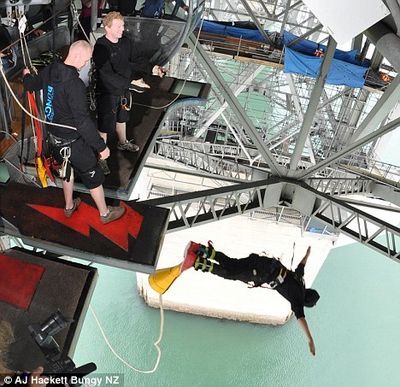 April 27th - Bungee Jumping In New Zealand (12) - April 27th - Bungee Jumping In New Zealand