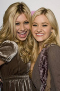 10822380_IDIPYIAIN - beautiful pictures with Aly and AJ