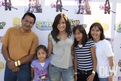 normal_015 - oo_With her fans from Mexico City_oo