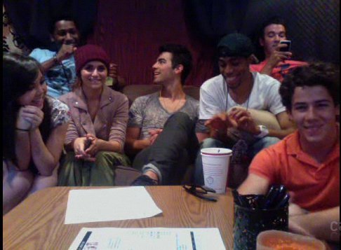Jonas Brothers Live Chat (20)