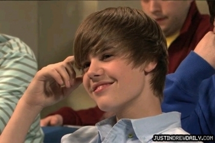 normal_Bieber-On-SNL-4-10-10-justin-bieber-11463950-480-320