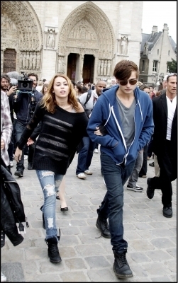 Filming LOL in Paris. xD (146)