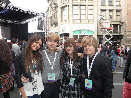 me dylan ,cole and victoria - 0 who I know_some stars who have posers here