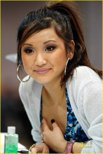 Brenda-brenda-song-10800670-820-1222