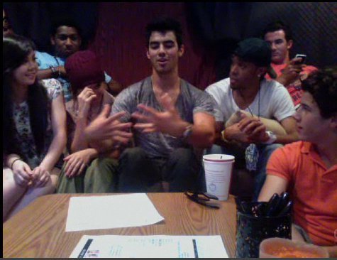 Jonas Brothers Live Chat (37)